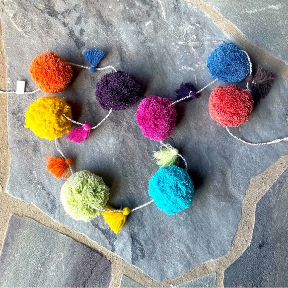 Festive Pom Garland - Picture 1 of 2